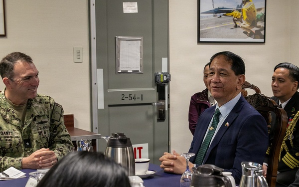 Undersecretary for Strategic Assessment and Planning at the Department of National Defense of the Philippines Visits USS Blue Ridge (LCC 19)