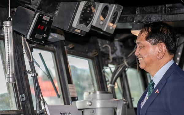 Undersecretary for Strategic Assessment and Planning at the Department of National Defense of the Philippines Visits USS Blue Ridge (LCC 19)