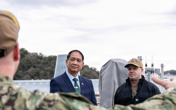 Undersecretary for Strategic Assessment and Planning at the Department of National Defense of the Philippines Visits USS Blue Ridge (LCC 19)