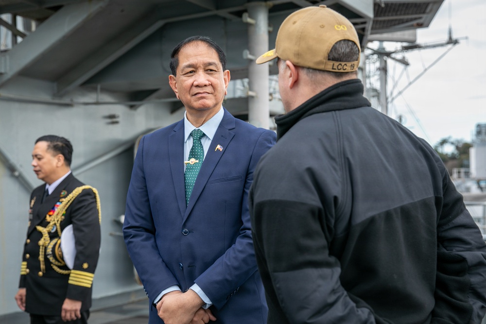 Undersecretary for Strategic Assessment and Planning at the Department of National Defense of the Philippines Visits USS Blue Ridge (LCC 19)