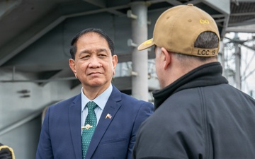 Undersecretary for Strategic Assessment and Planning at the Department of National Defense of the Philippines Visits USS Blue Ridge (LCC 19)