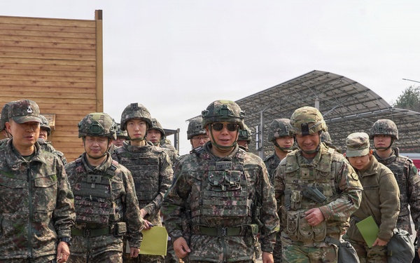 ROK and U.S. leaders tour convoy support operations