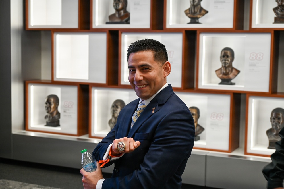 Fort Leavenworth leaders visit Chiefs facility, stadium