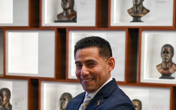 Fort Leavenworth leaders visit Chiefs facility, stadium