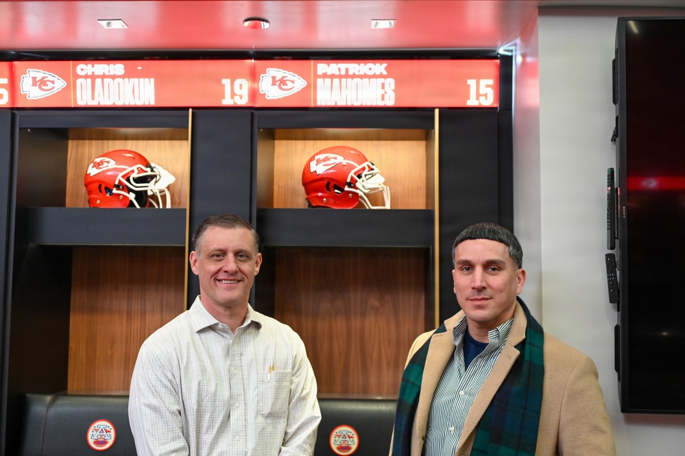 Fort Leavenworth leaders visit Chiefs facility, stadium