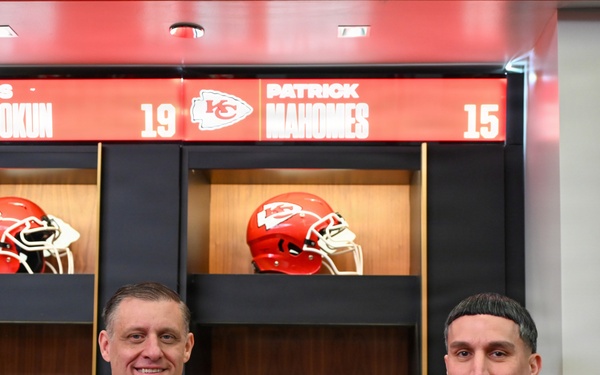 Fort Leavenworth leaders visit Chiefs facility, stadium