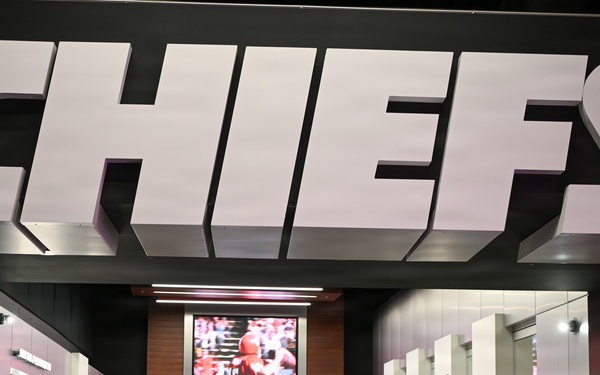 Fort Leavenworth leaders visit Chiefs facility, stadium