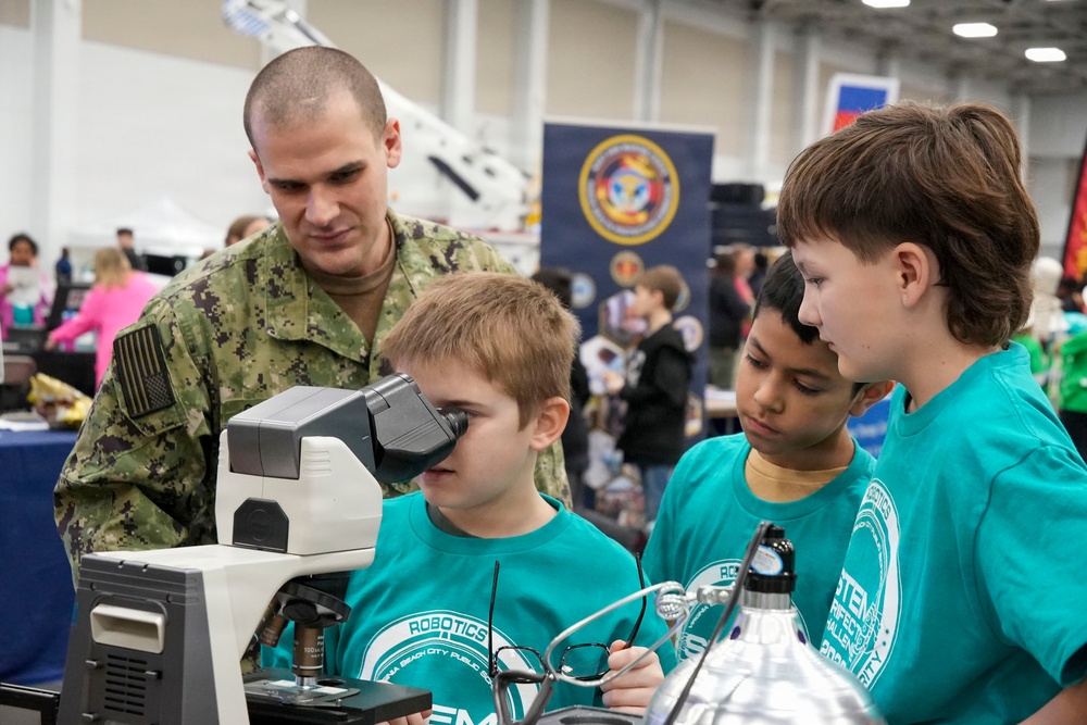 Inspiring the Next Wave of Navy Public Health Leaders at “Xpedition: Port of Call” Career Expo