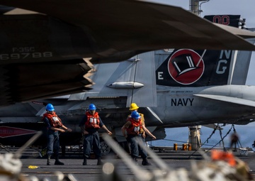 Abraham Lincoln Conducts a Fueling-at-sea