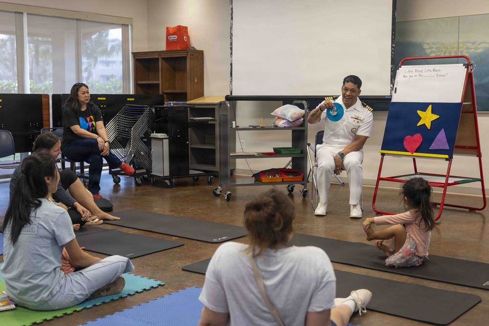 Hawaiʻi Navy Week: Sailors conduct outreach at ʻAiea Public Library