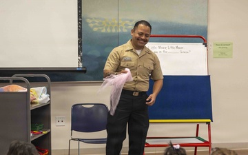 Hawaiʻi Navy Week: Sailors conduct outreach at ʻAiea Public Library