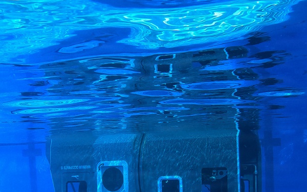 III Marine Expeditionary Force Support Battalion hosts underwater egress training