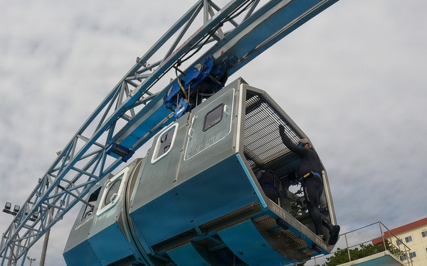 III Marine Expeditionary Force Support Battalion hosts underwater egress training