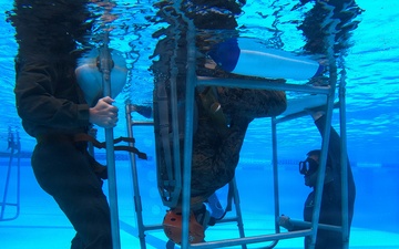 III Marine Expeditionary Force Support Battalion hosts underwater egress training