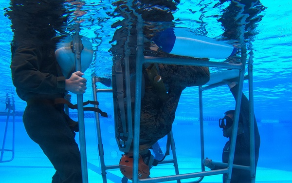 III Marine Expeditionary Force Support Battalion hosts underwater egress training