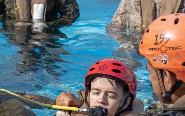 III Marine Expeditionary Force Support Battalion hosts underwater egress training