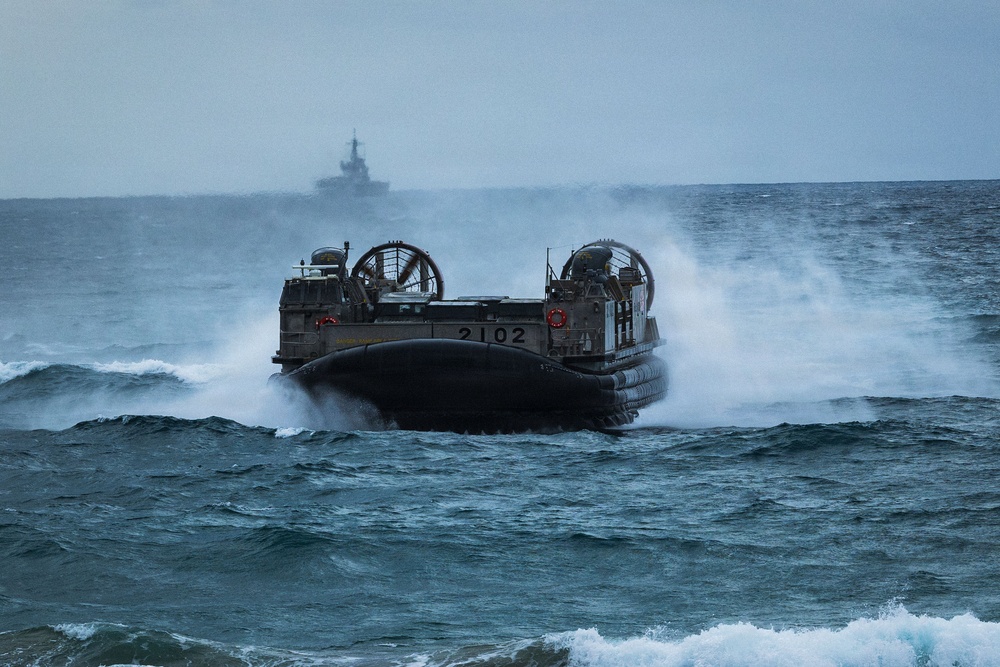 U.S. Marines and JGDSF Conduct Tactical Landings