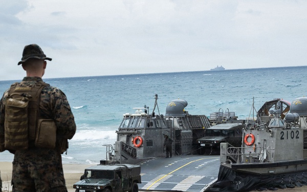 U.S. Marines and JGDSF Conduct Tactical Landings