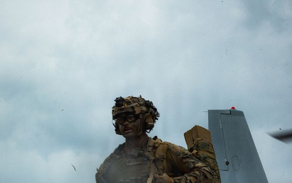U.S. Marines and JGDSF Conduct Tactical Landings