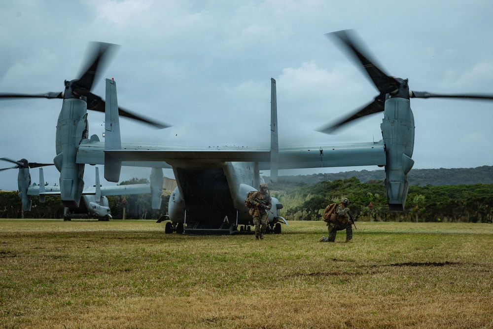 U.S. Marines and JGDSF Conduct Tactical Landings
