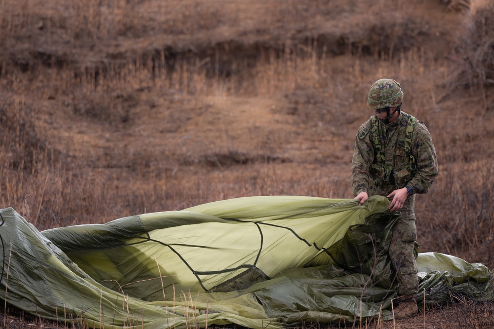 U.S., Japan strengthen joint airborne operations during Airborne 26