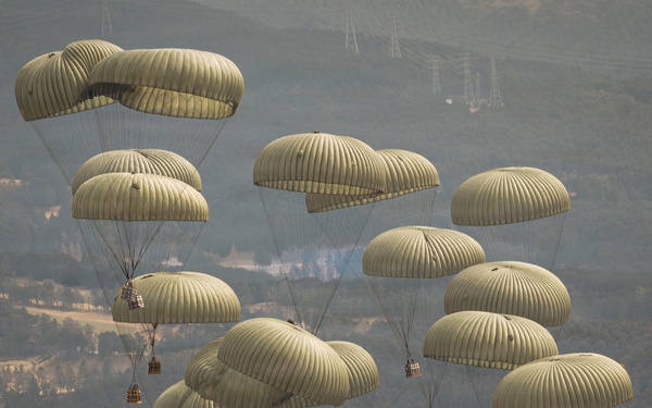 U.S., Japan strengthen joint airborne operations during Airborne 26