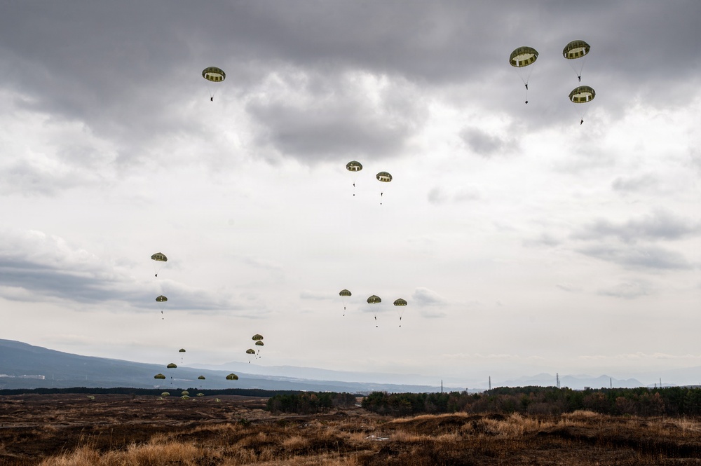 U.S., Japan strengthen joint airborne operations during Airborne 26