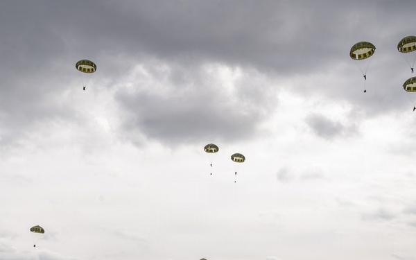 U.S., Japan strengthen joint airborne operations during Airborne 26