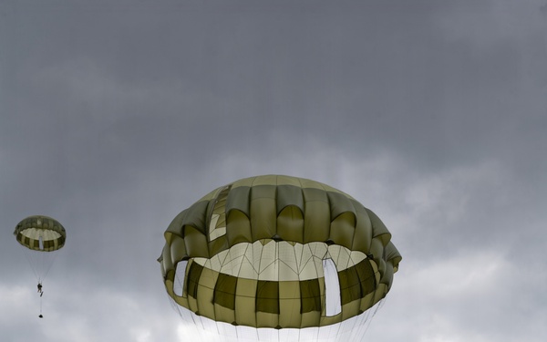 U.S., Japan strengthen joint airborne operations during Airborne 26