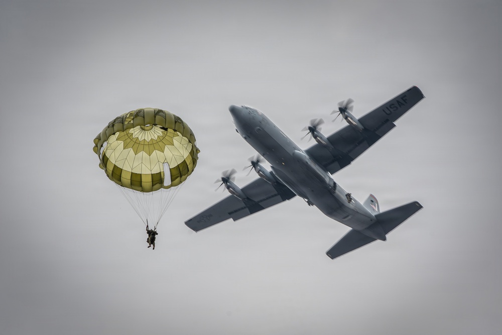 U.S., Japan strengthen joint airborne operations during Airborne 26