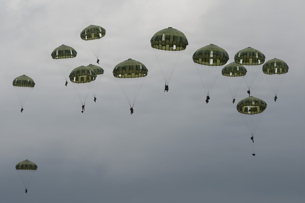 U.S., Japan strengthen joint airborne operations during Airborne 26