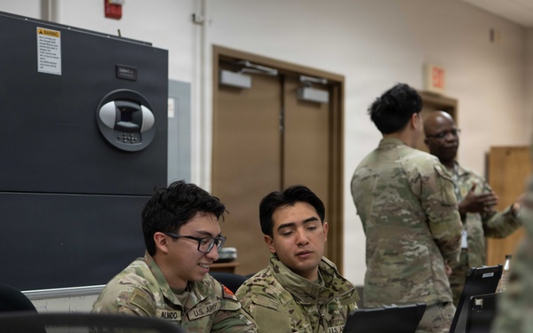 1st Signal Brigade Soldiers at Command Post Tango