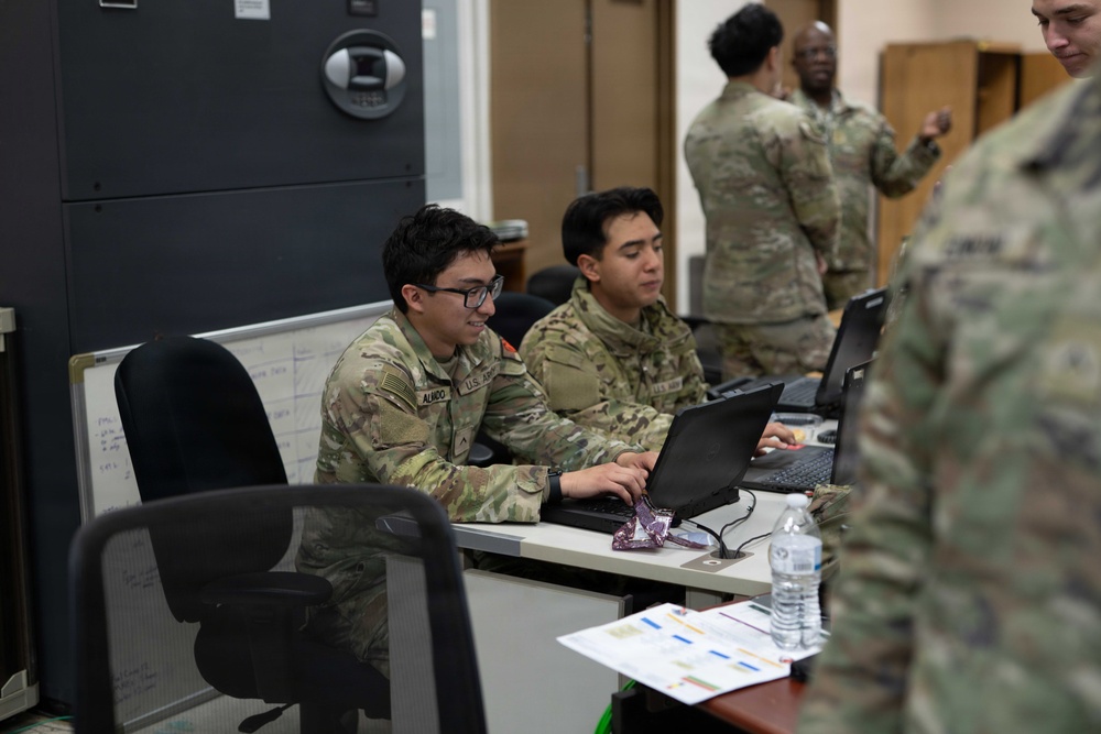 1st Signal Brigade Soldiers at Command Post Tango
