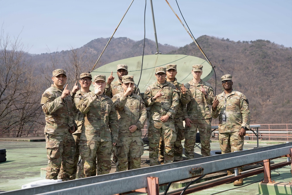 1st Signal Brigade Soldiers at Command Post Tango