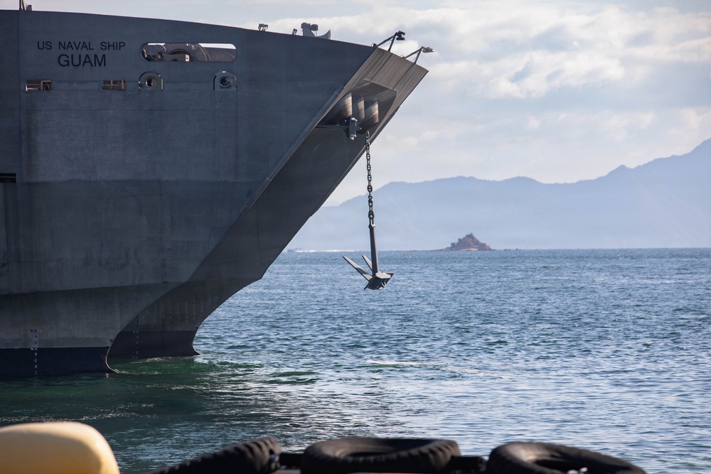 USNS Guam docks at MCAS Iwakuni