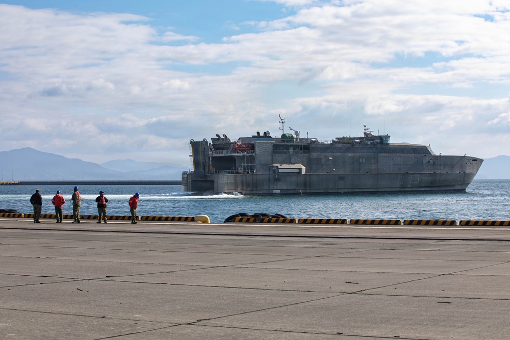 USNS Guam docks at MCAS Iwakuni