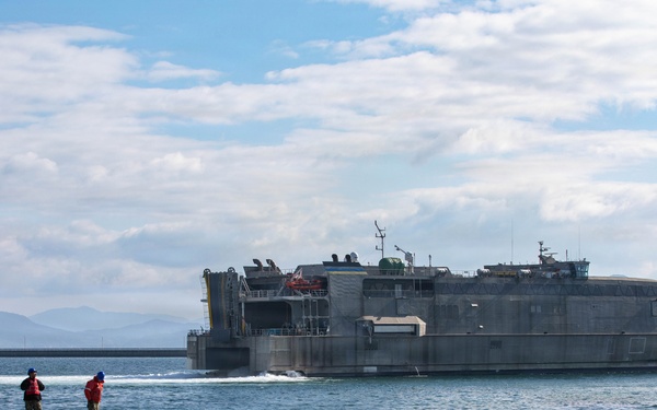 USNS Guam docks at MCAS Iwakuni