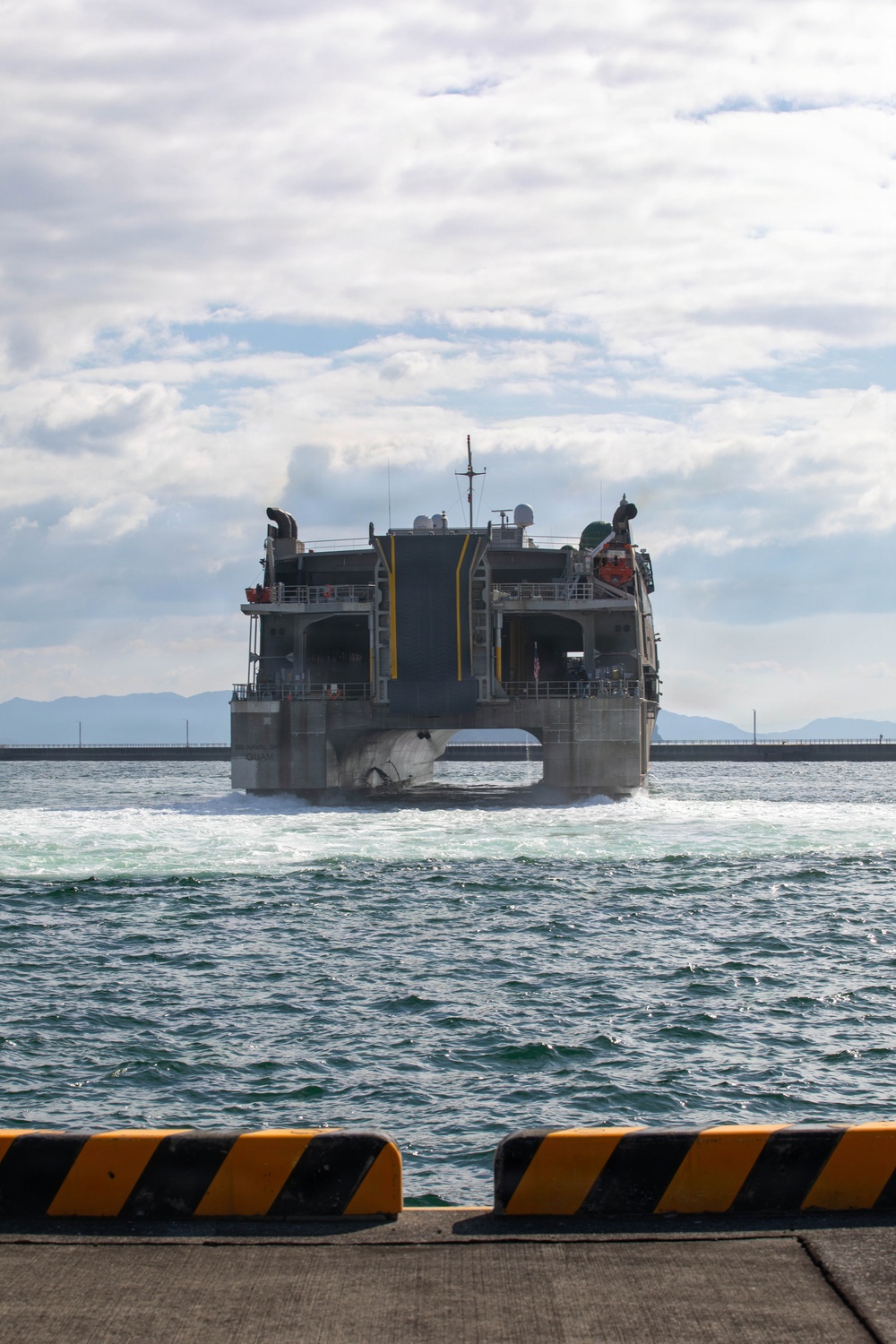 USNS Guam docks at MCAS Iwakuni