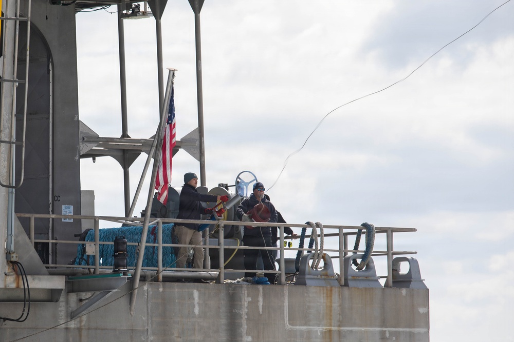 USNS Guam docks at MCAS Iwakuni