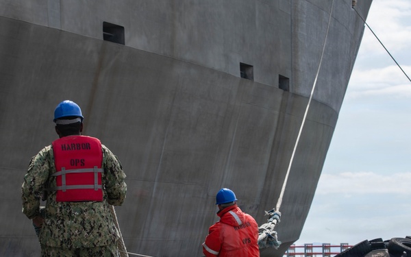 USNS Guam docks at MCAS Iwakuni