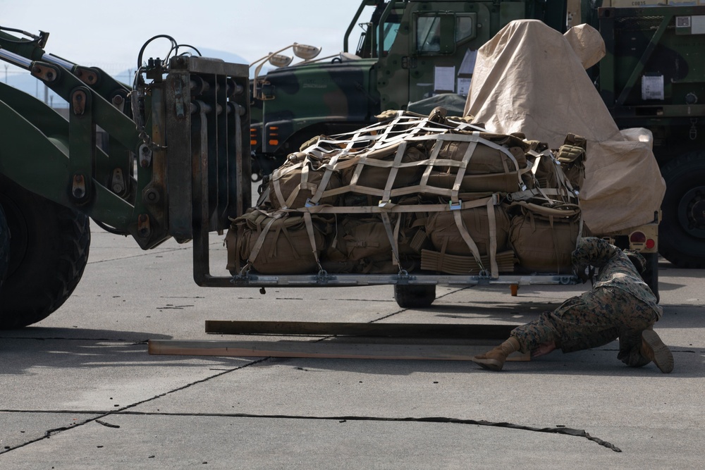 USNS Guam docks at MCAS Iwakuni