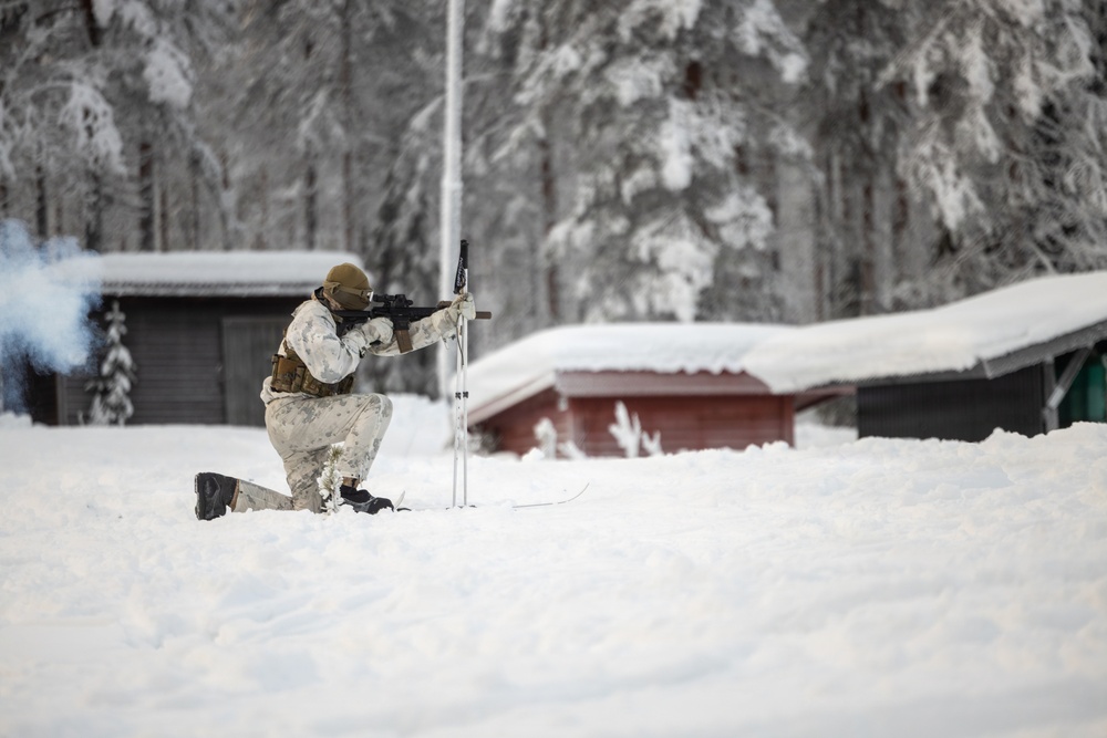 Recon Marines sharpen winter warfighting skills in Sweden