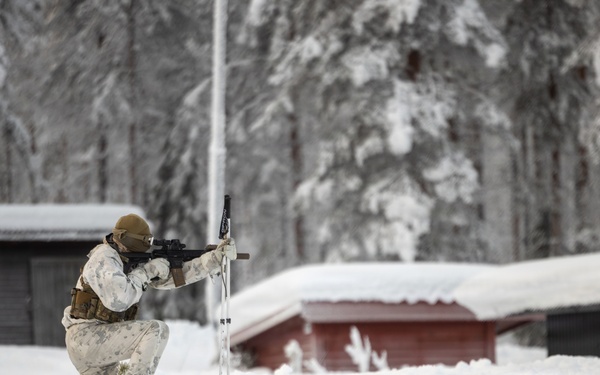 Recon Marines sharpen winter warfighting skills in Sweden