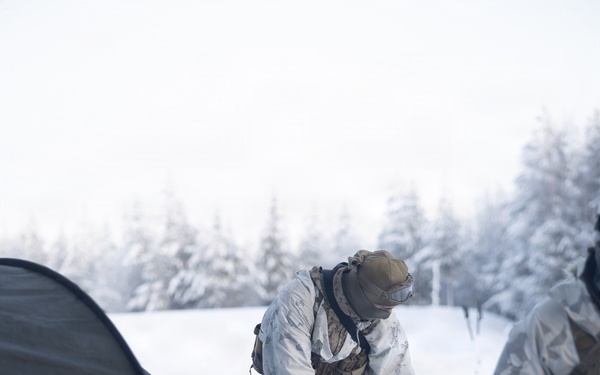 Recon Marines sharpen winter warfighting skills in Sweden