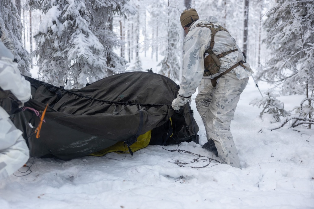 Recon Marines sharpen winter warfighting skills in Sweden