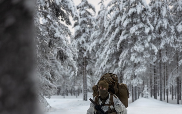 Recon Marines sharpen winter warfighting skills in Sweden