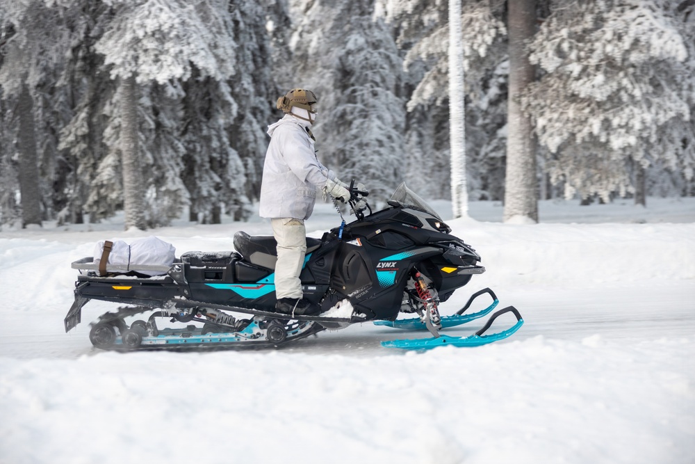 Recon Marines sharpen winter warfighting skills in Sweden