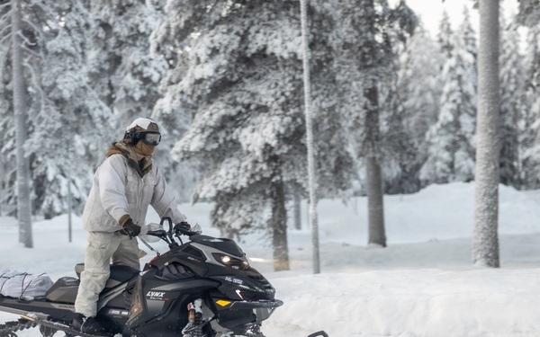 Recon Marines sharpen winter warfighting skills in Sweden