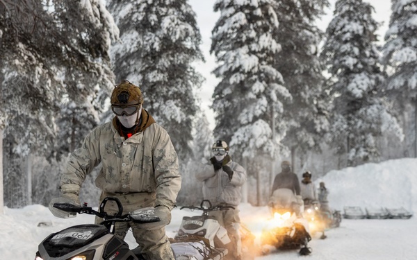 Recon Marines sharpen winter warfighting skills in Sweden