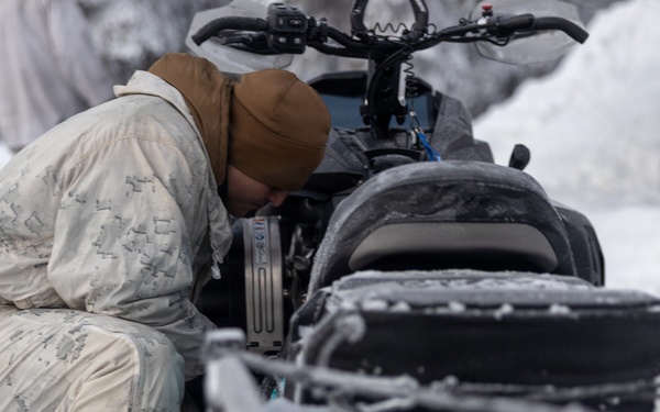 Recon Marines sharpen winter warfighting skills in Sweden